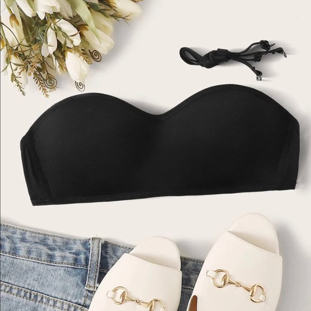Black strapless bra